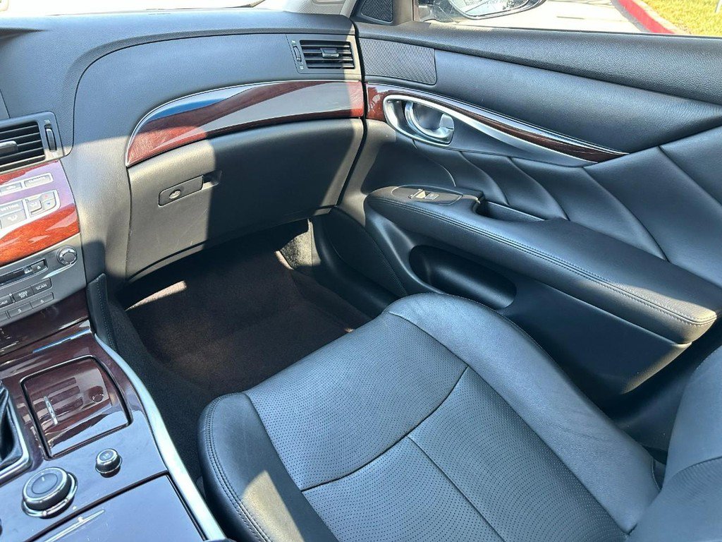 Used 2017 INFINITI Q70 L 3.7 image 14