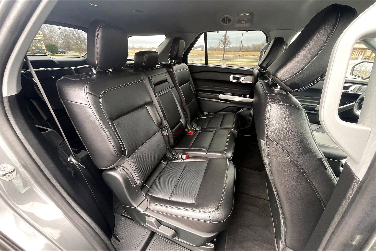 Used 2023 Ford Explorer Limited AWD/4WD image 16