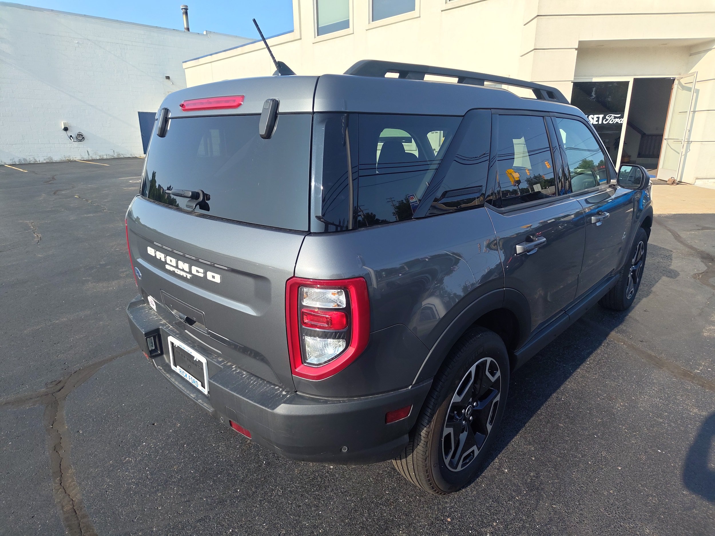 Used 2023 Ford Bronco Sport Outer Banks w/ Tech Package AWD/4WD image 5
