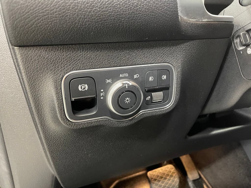 Certified 2022 Mercedes-Benz GLB 250 4MATIC image 19