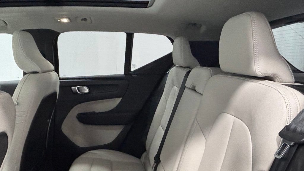 Certified 2026 Volvo XC40 B5 Plus AWD/4WD image 22