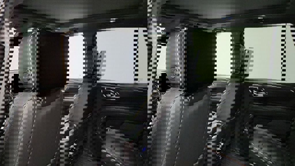 Used 2021 GMC Yukon SLT w/ SLT Premium Package image 24