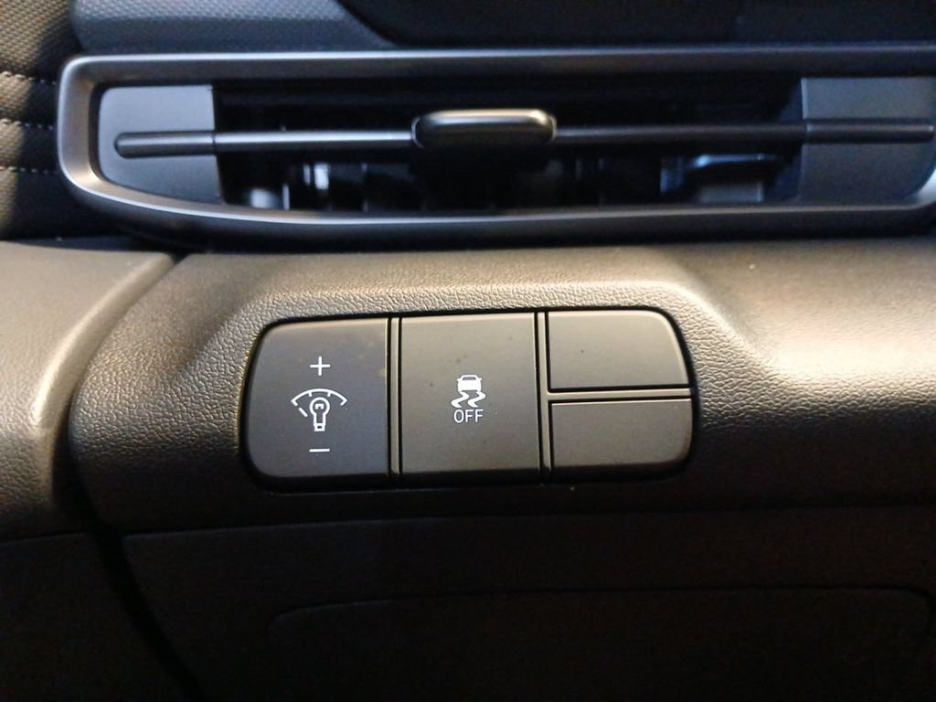 Used 2025 Hyundai Elantra Sport FWD image 22