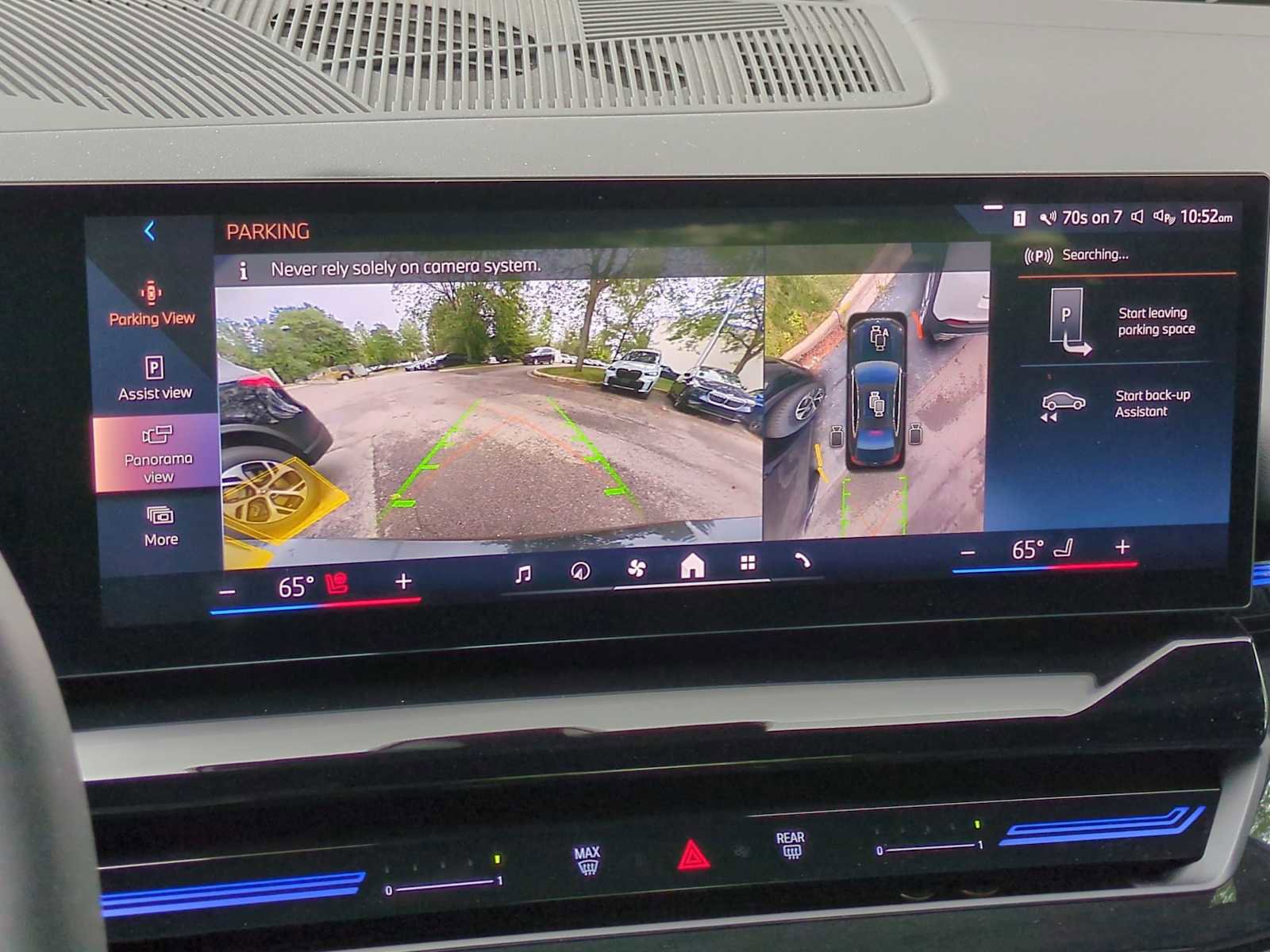 Used 2025 BMW 530i xDrive w/ Premium Package image 32