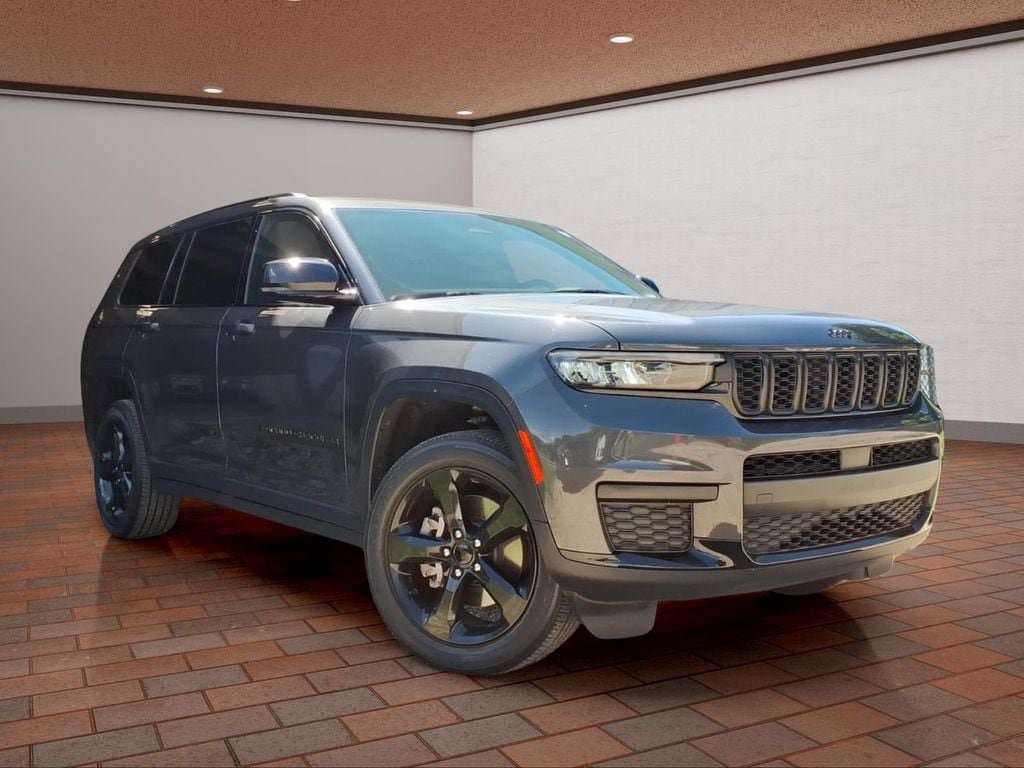 Used 2023 Jeep Grand Cherokee L Laredo AWD/4WD image 3