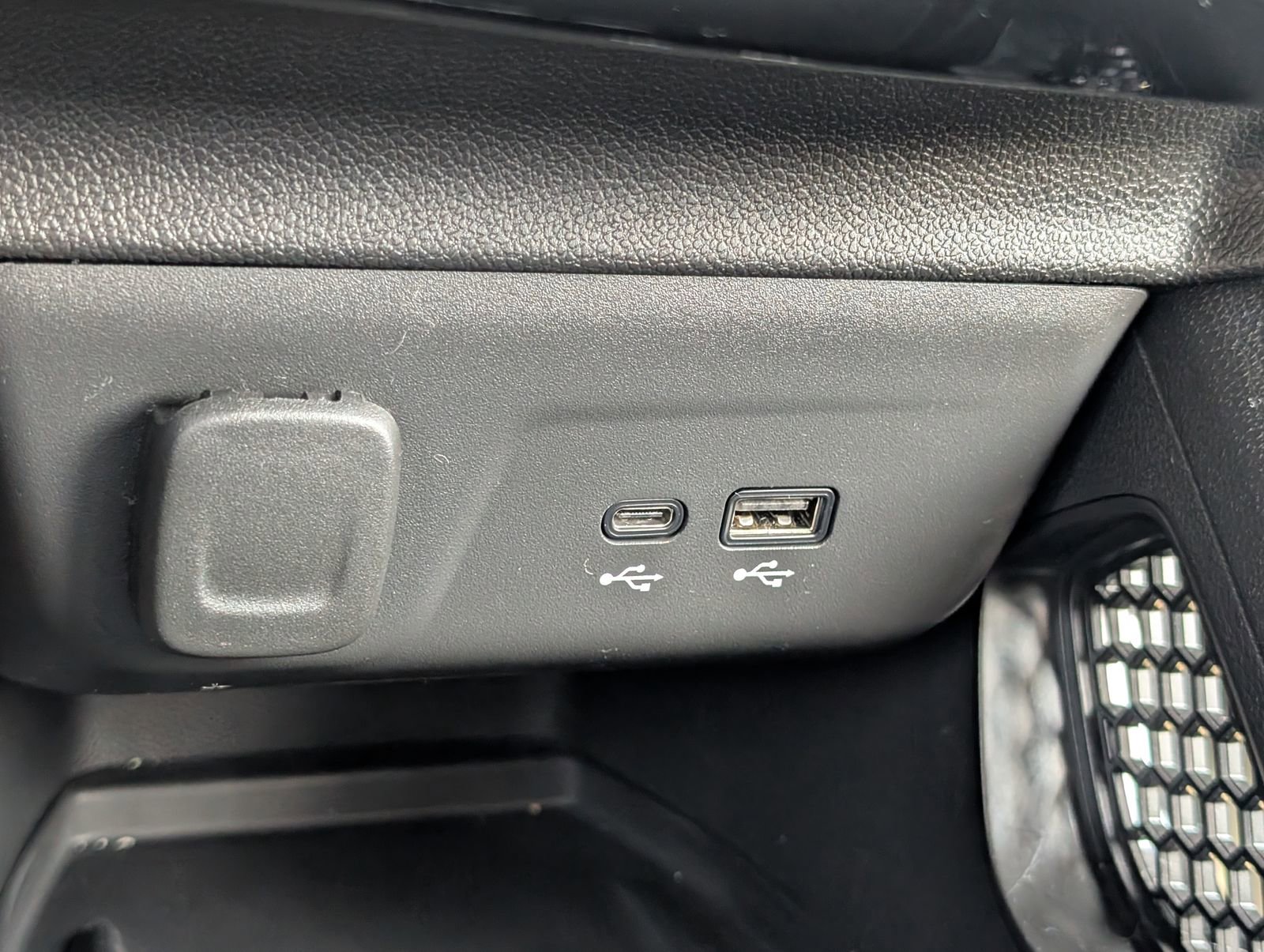 Used 2025 Chevrolet TrailBlazer LT w/ Convenience Package image 17