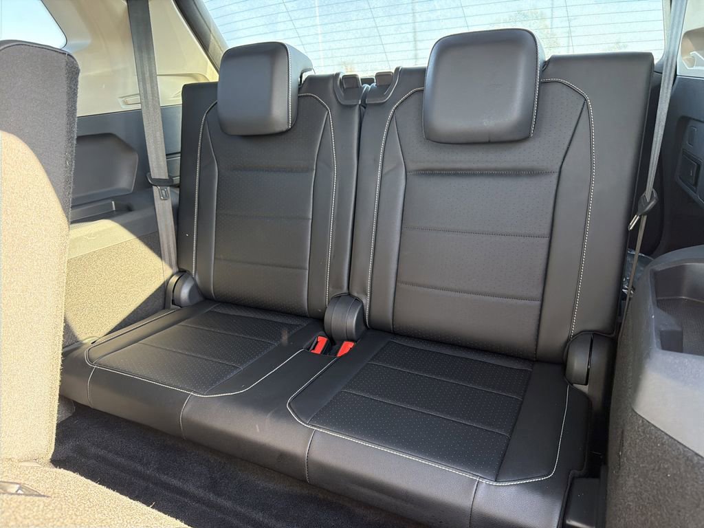 Used 2021 Volkswagen Tiguan SE w/ Panoramic Sunroof Package FWD image 14