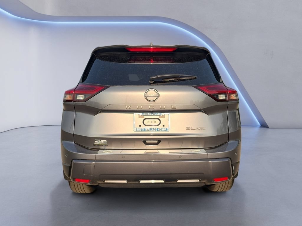 Used 2025 Nissan Rogue SL AWD/4WD image 4
