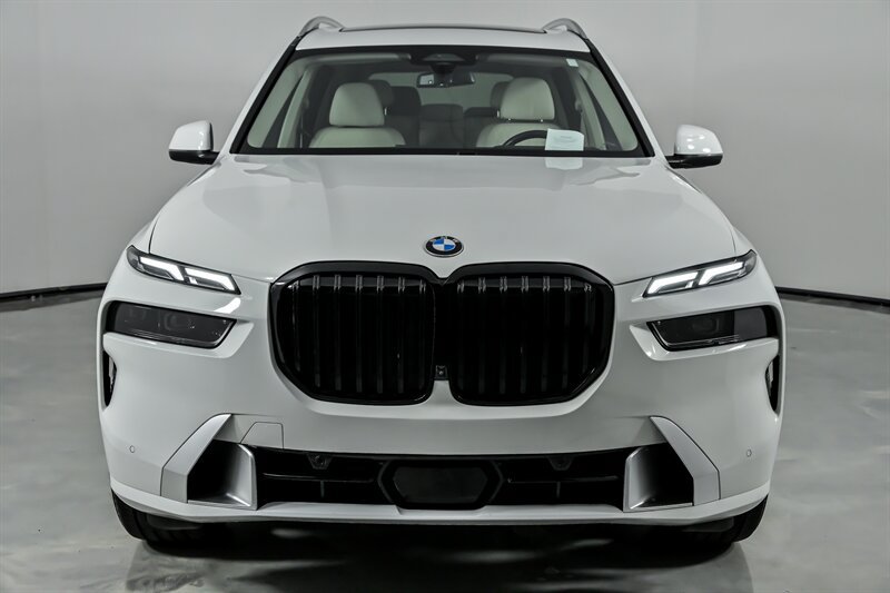 Used 2023 BMW X7 xDrive40i AWD/4WD image 4