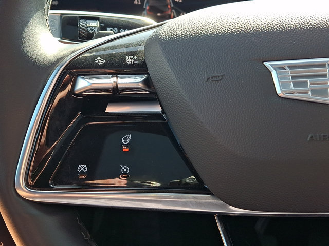Certified 2024 Cadillac Lyriq Luxury AWD/4WD image 23