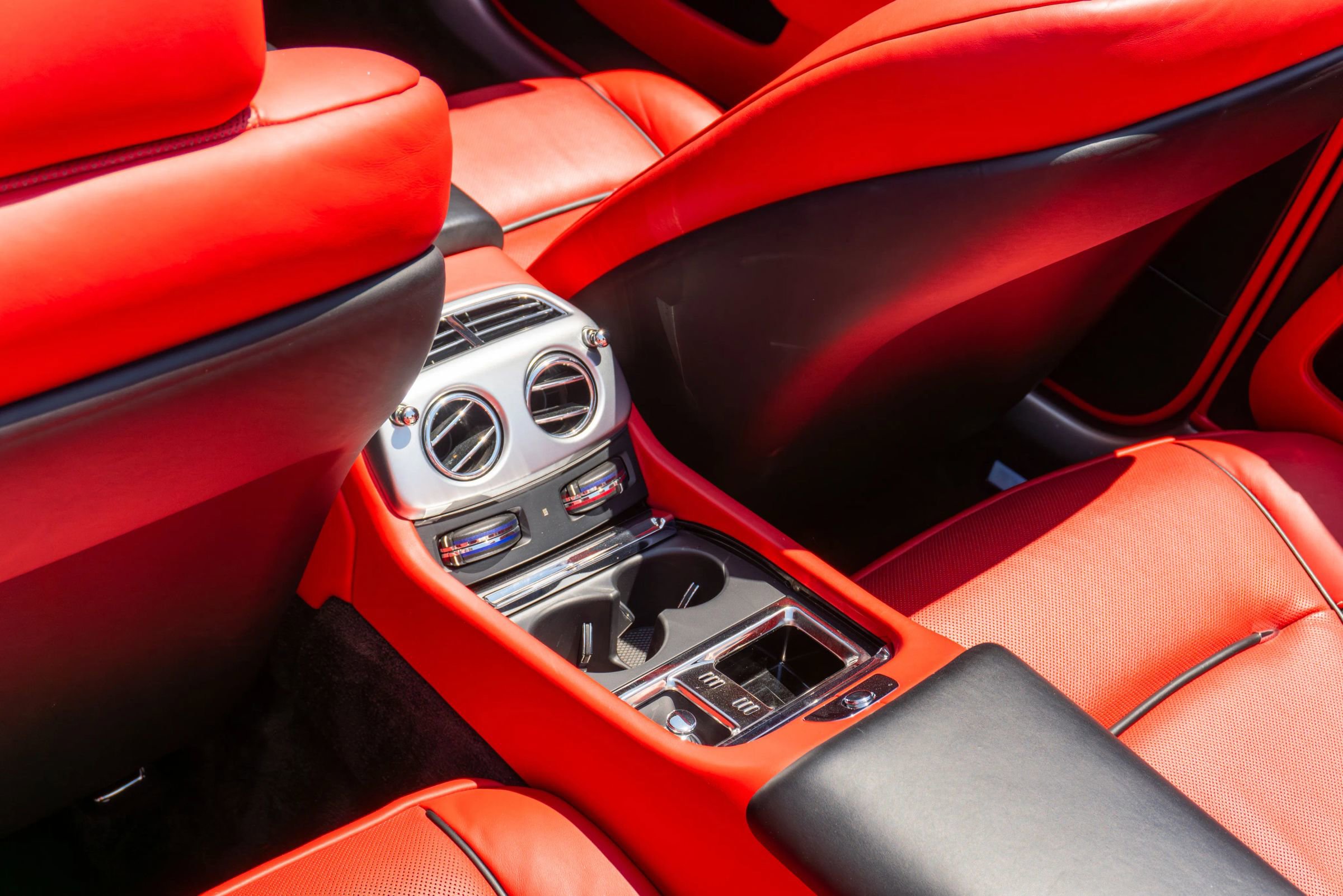 Used 2019 Rolls-Royce Dawn RWD image 18