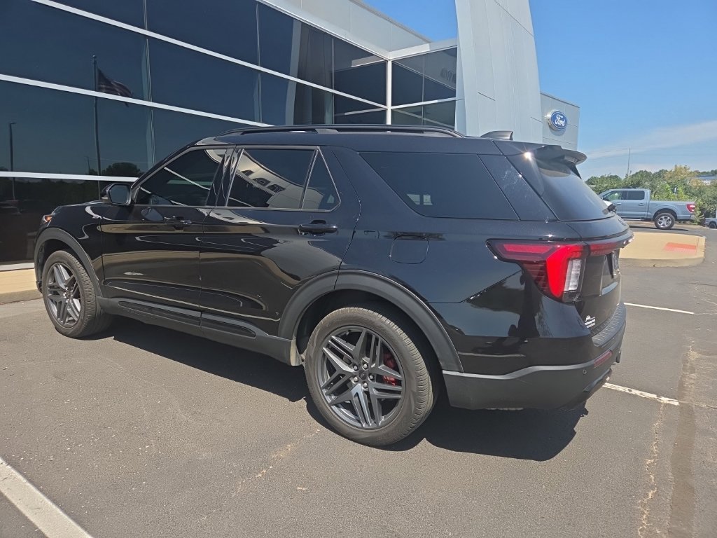 Used 2025 Ford Explorer ST-Line w/ Premium Package AWD/4WD image 4
