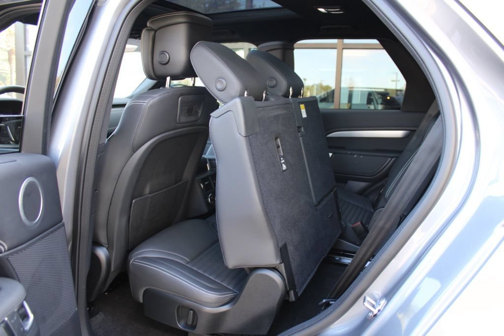 Certified 2025 Land Rover Discovery Dynamic SE AWD/4WD image 40