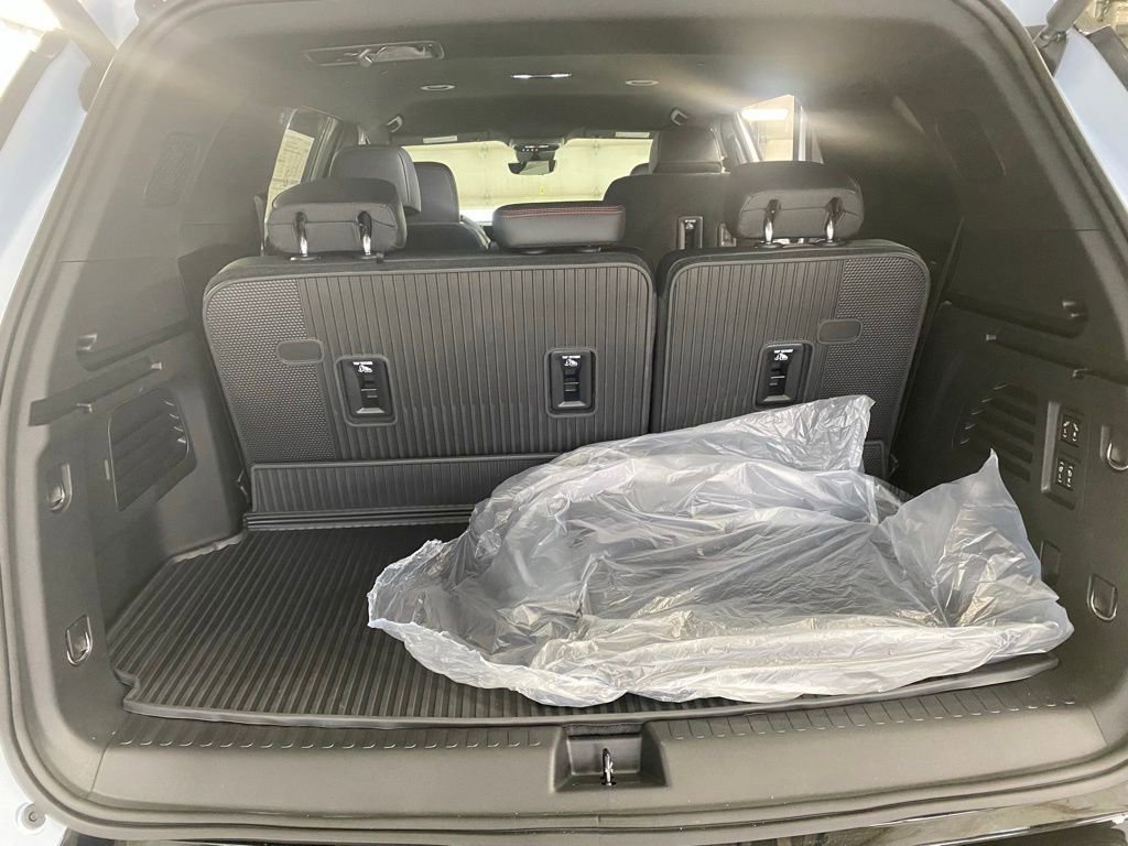 New 2026 Chevrolet Traverse RS w/ LPO, Floor Liner Package AWD/4WD image 14