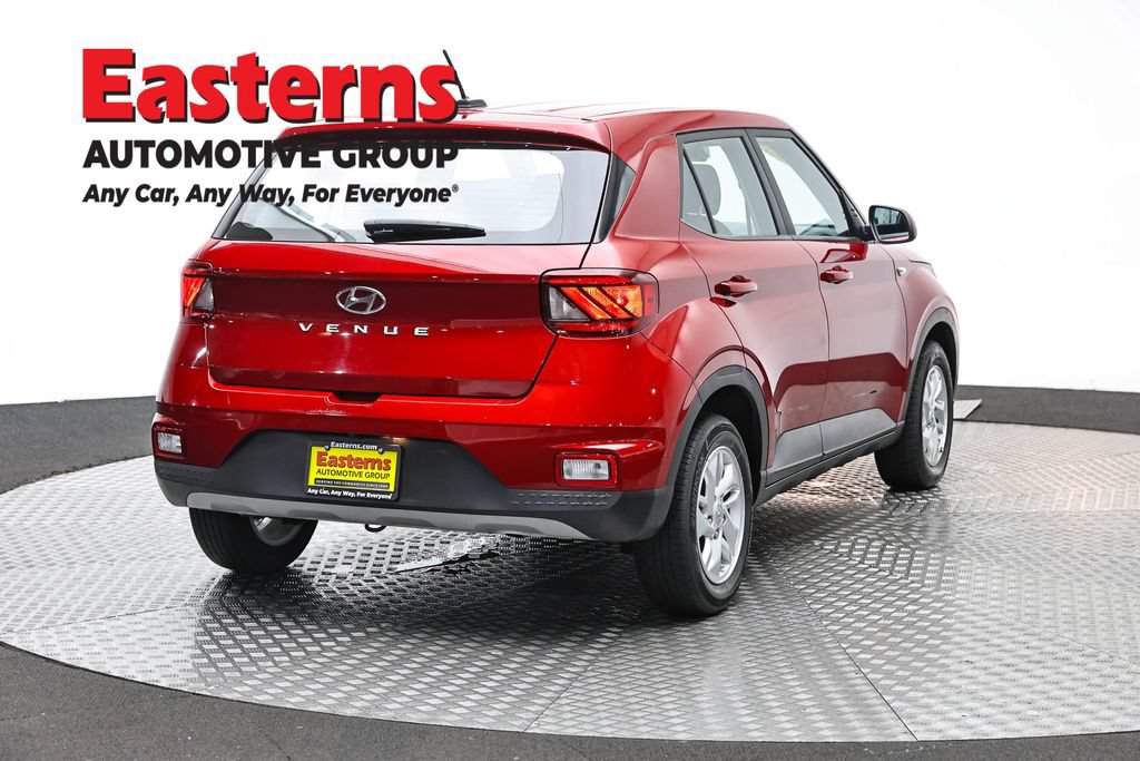 Used 2025 Hyundai Venue SE FWD image 5