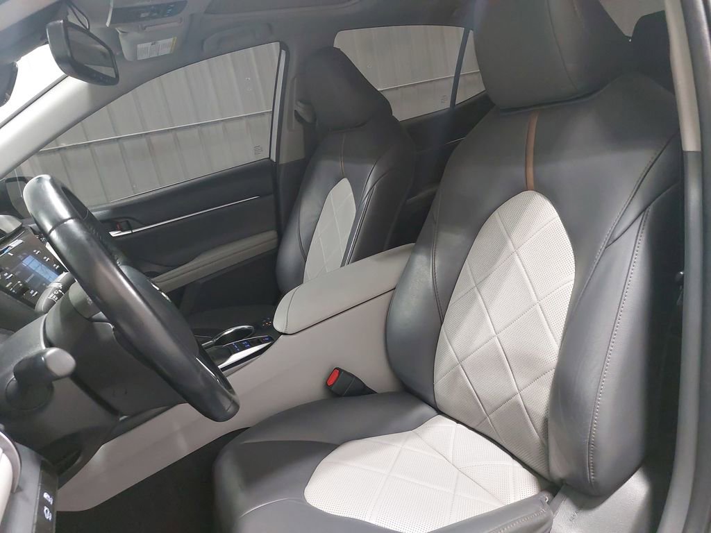 Used 2019 Toyota Camry XLE image 14