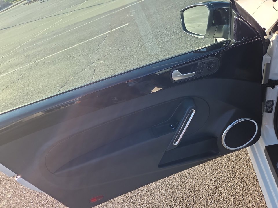 Used 2012 Volkswagen Beetle Turbo FWD image 36