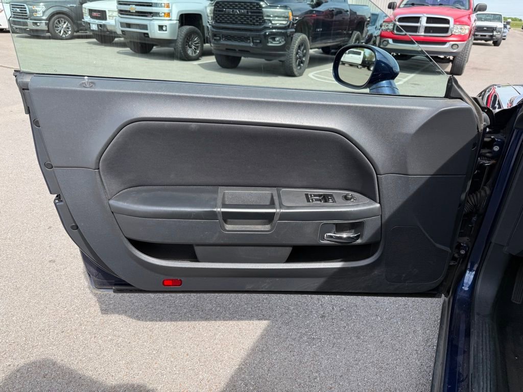 Used 2013 Dodge Challenger SXT image 6