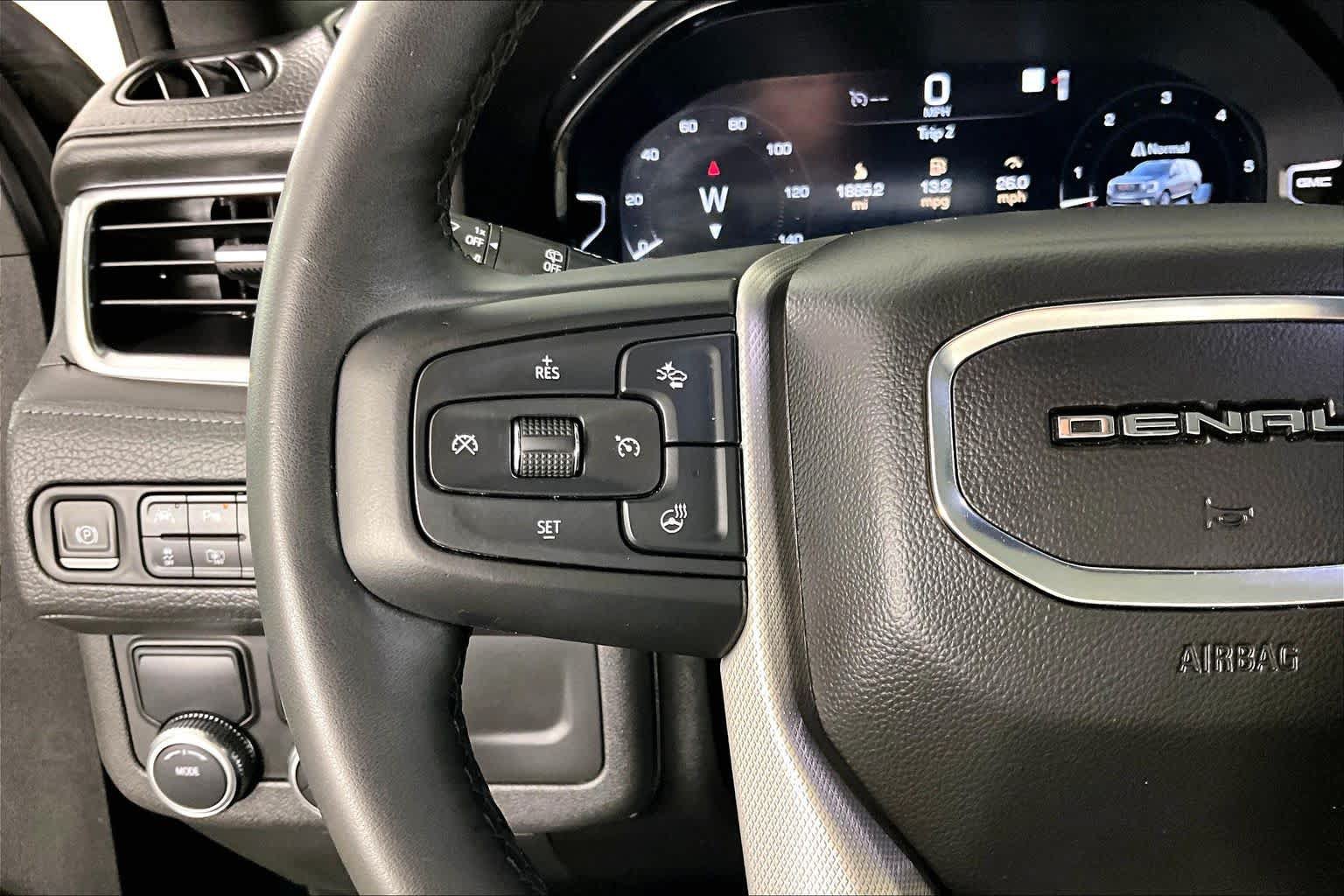Used 2023 GMC Yukon Denali RWD image 23