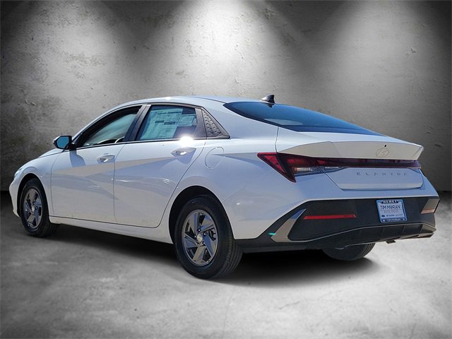 New 2025 Hyundai Elantra SE image 4