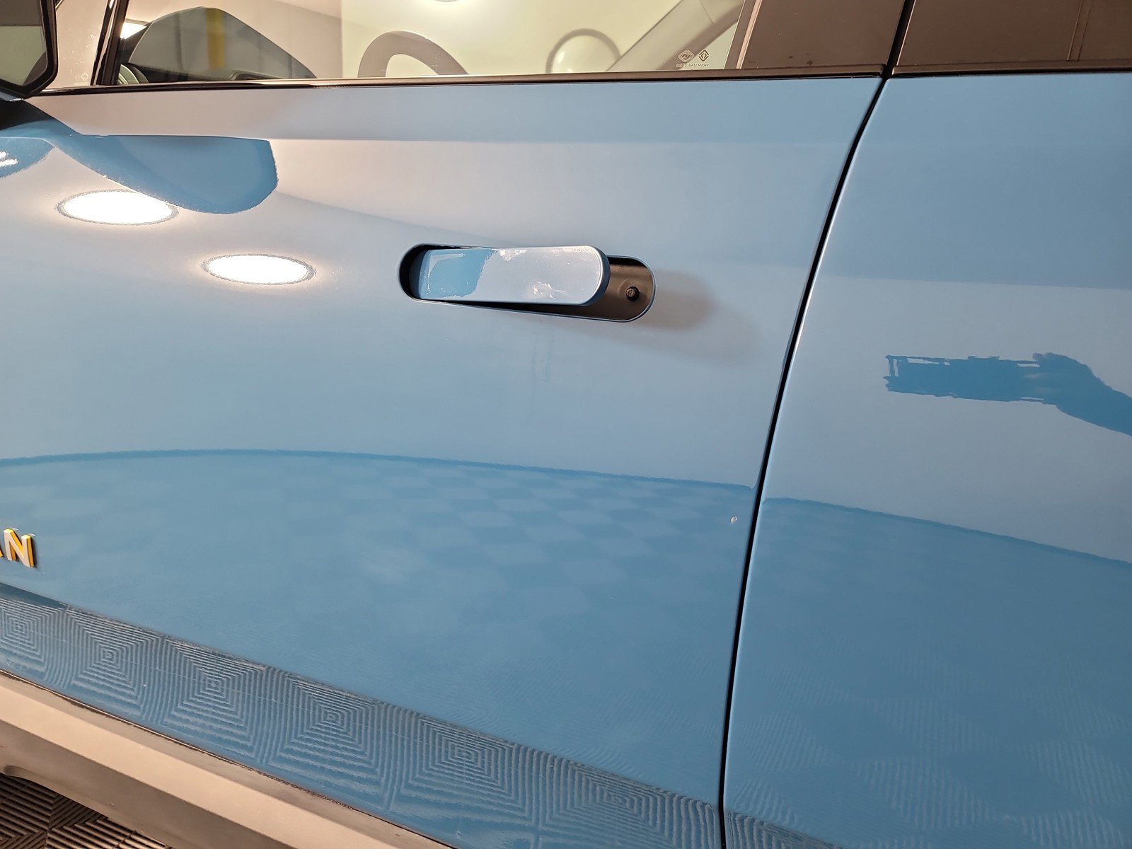 Used 2023 Rivian R1S Launch Edition image 27