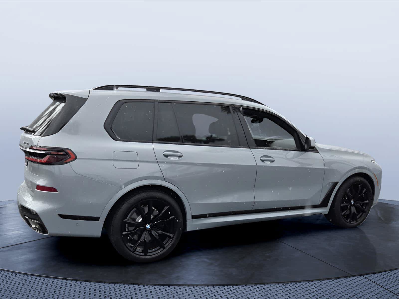 Used 2026 BMW X7 xDrive40i w/ Executive Package AWD/4WD image 3