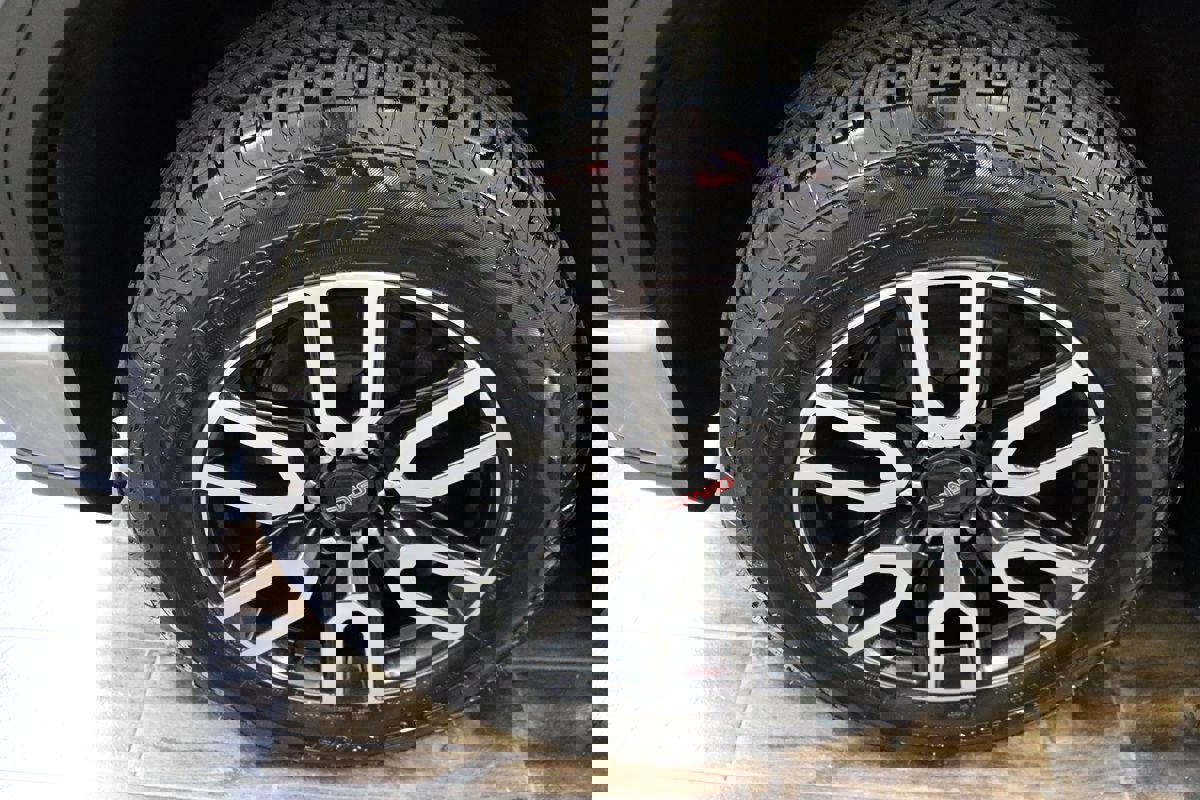 Used 2024 GMC Sierra 1500 AT4 image 27