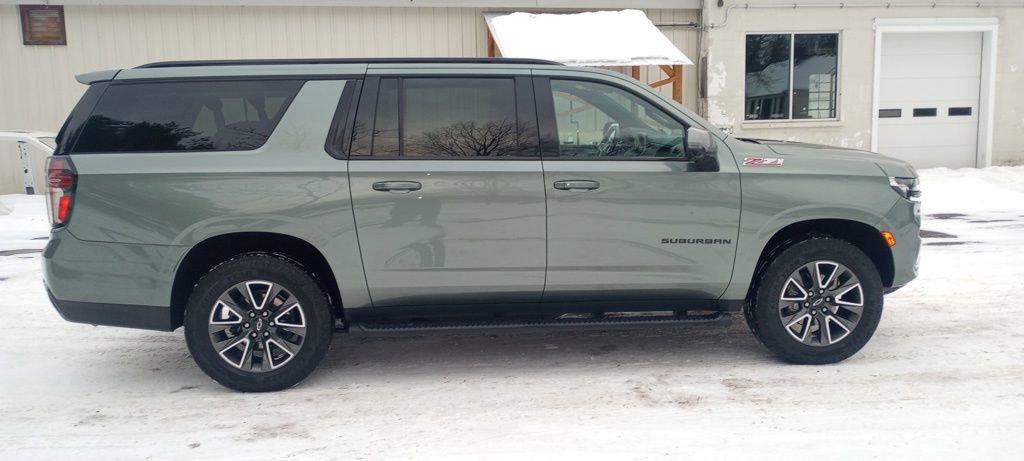 Used 2023 Chevrolet Suburban Z71 w/ Luxury Package image 8