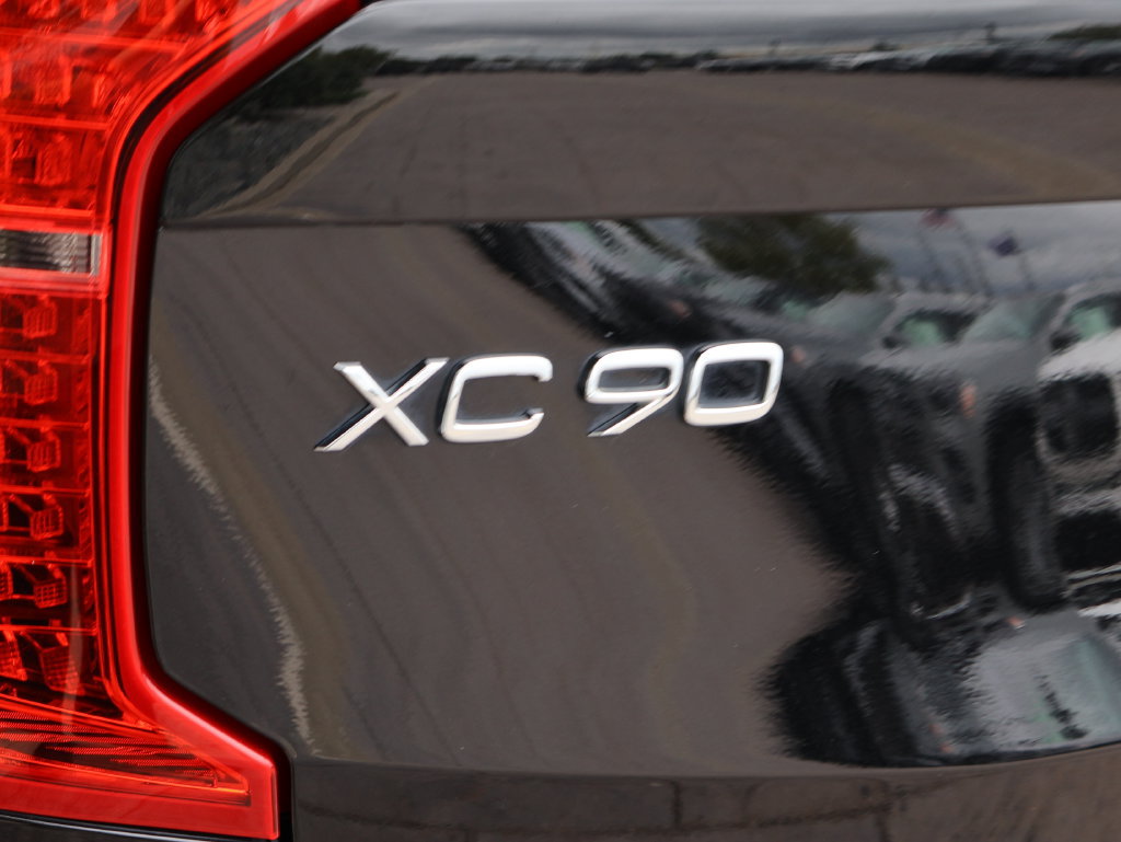 Used 2025 Volvo XC90 B6 Ultra w/ Protection Package Premier AWD/4WD image 9