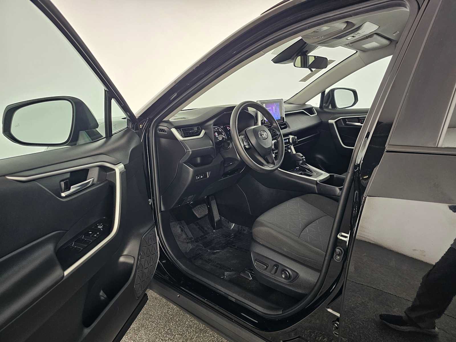 Used 2024 Toyota RAV4 XLE FWD image 19