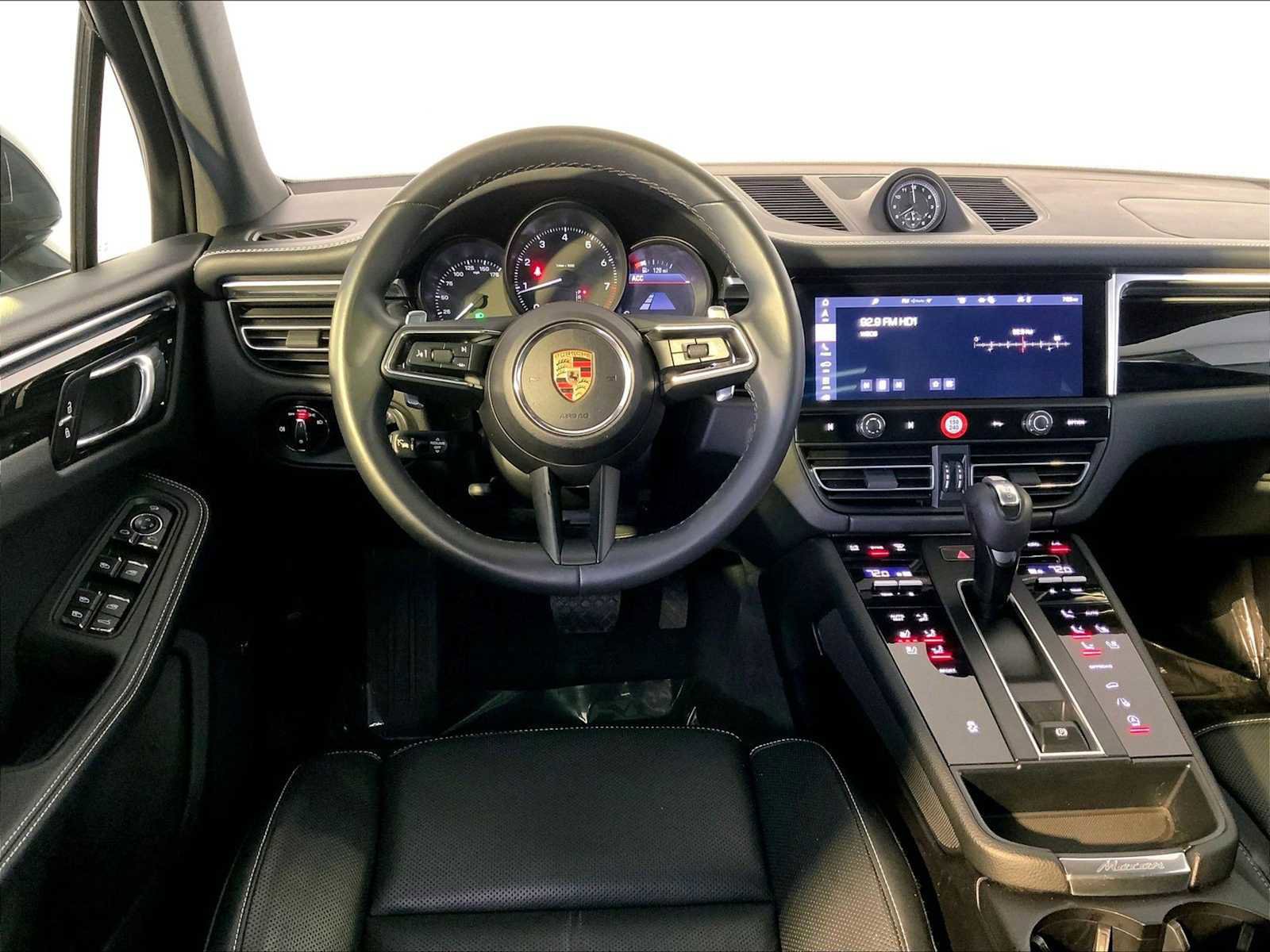 Certified 2024 Porsche Macan image 13