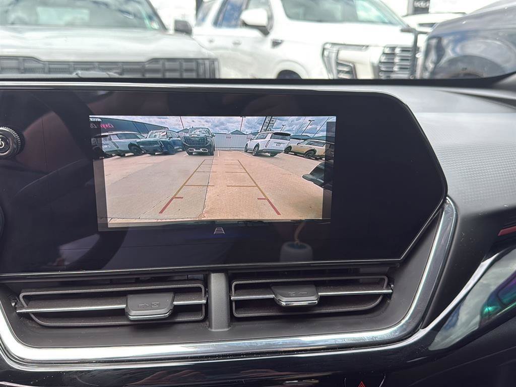 Used 2025 Chevrolet Trax RS w/ Sunroof Package FWD image 6
