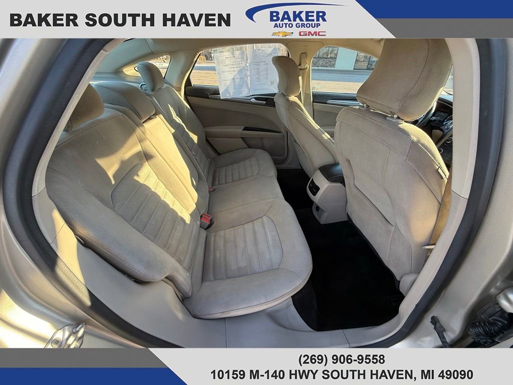 Used 2017 Ford Fusion SE image 10