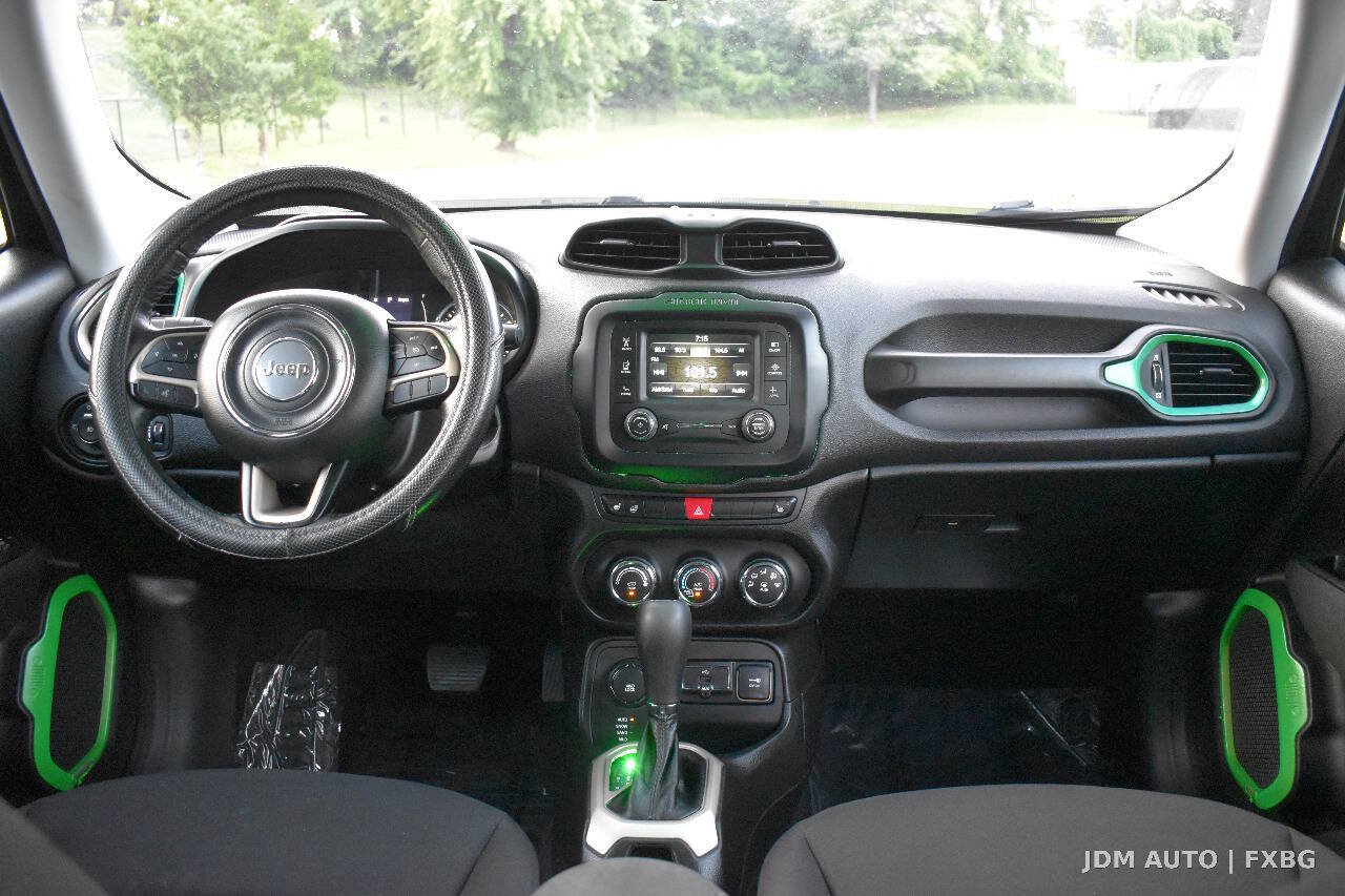 Used 2017 Jeep Renegade Latitude w/ Cold Weather Group AWD/4WD image 17