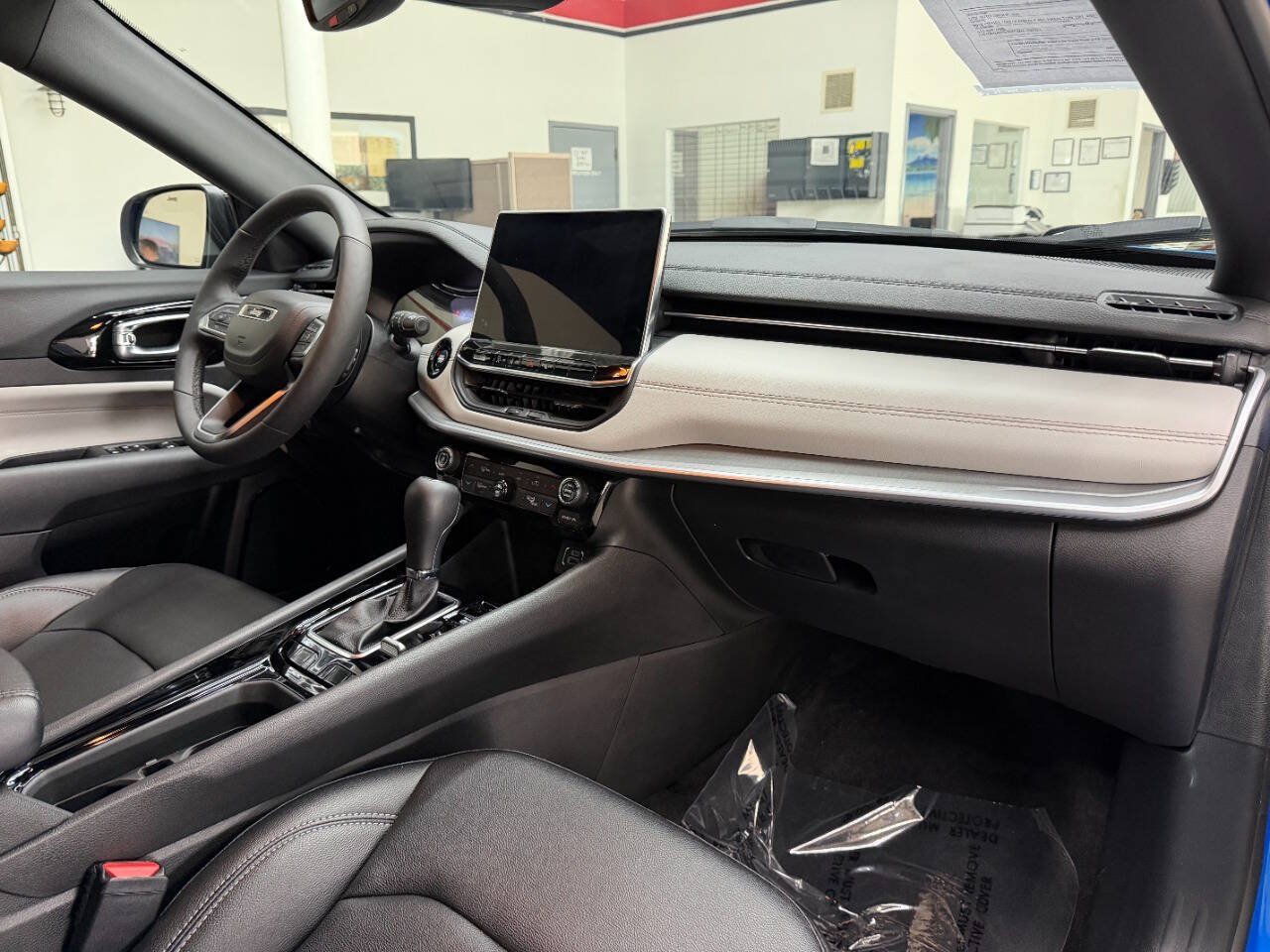 Used 2026 Jeep Compass Limited AWD/4WD image 18
