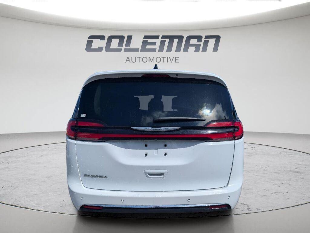Used 2023 Chrysler Pacifica Touring-L FWD image 25