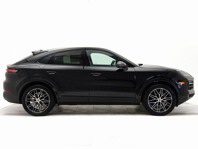 Certified 2025 Porsche Cayenne Coupe image 32