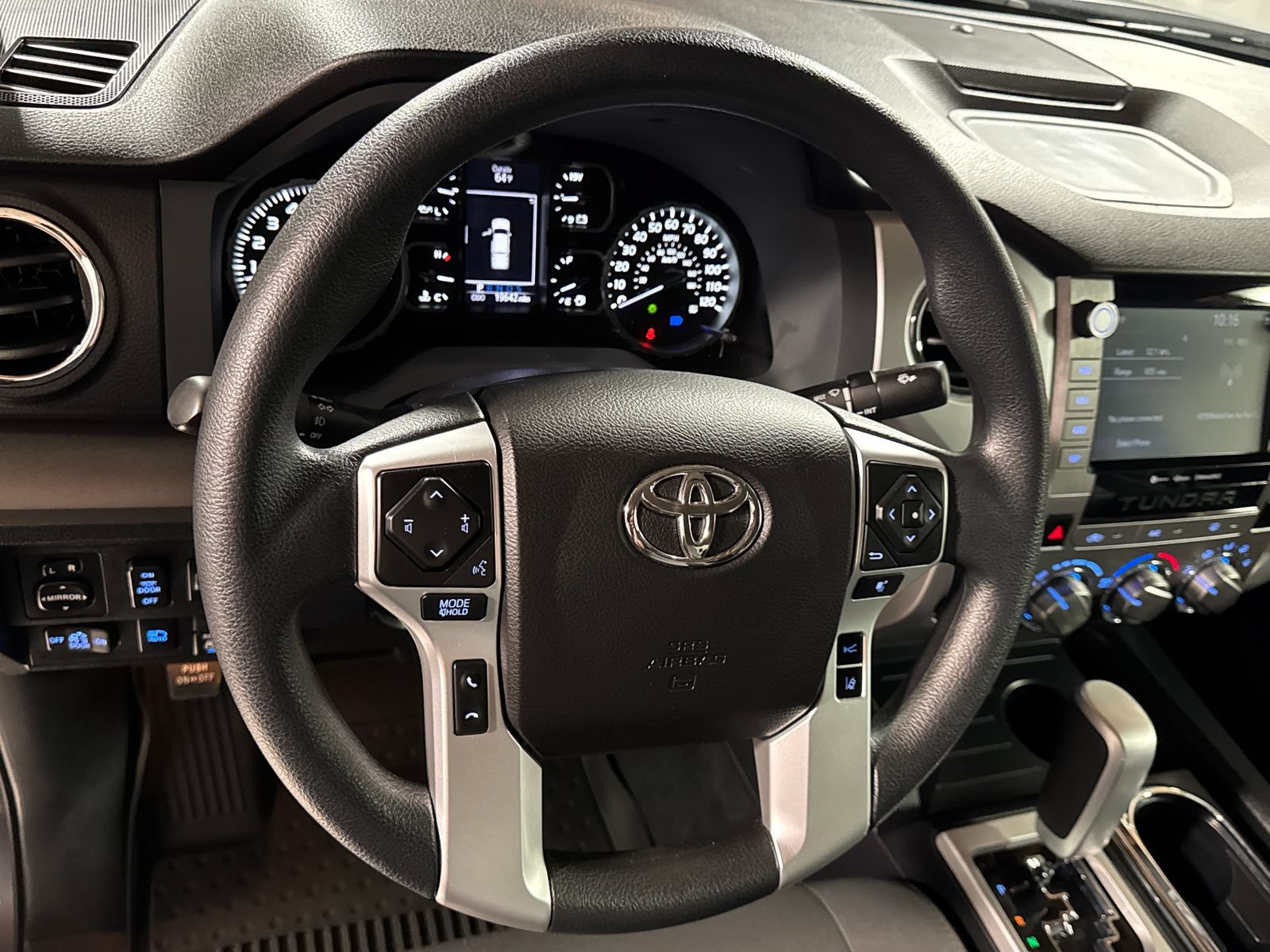Used 2021 Toyota Tundra SR5 w/ SR5 Upgrade Package AWD/4WD image 19