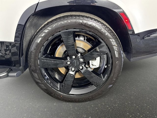 Used 2026 Land Rover Defender 130 X-Dynamic SE image 33