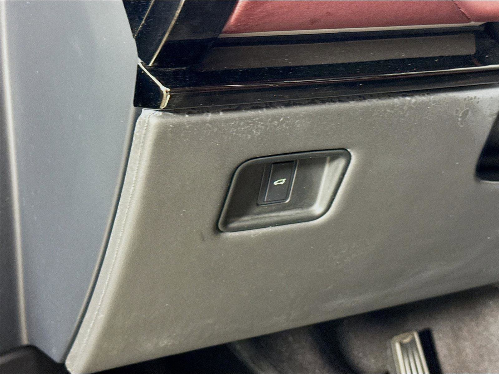 Used 2023 Land Rover Range Rover Sport SE Dynamic image 5