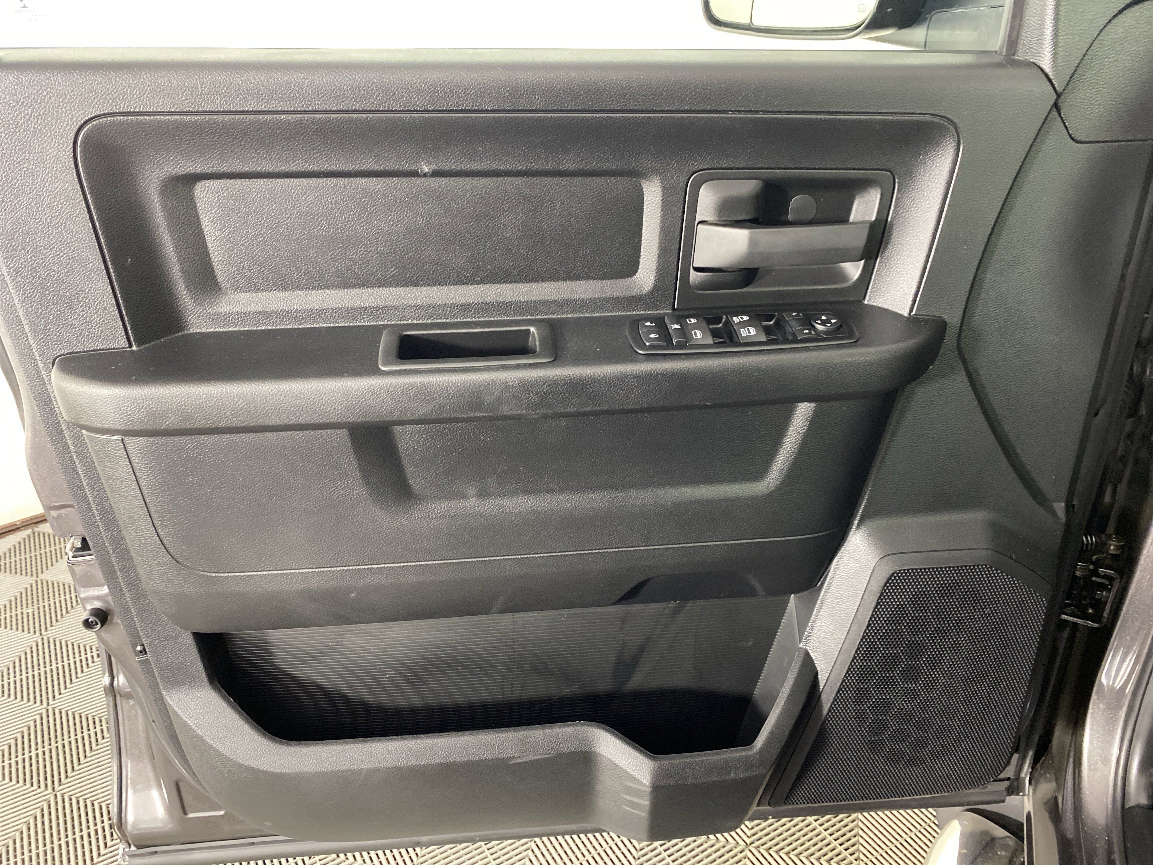 Used 2015 RAM 2500 Tradesman w/ Chrome Appearance Group AWD/4WD image 10