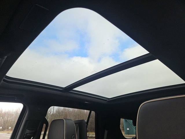 New 2026 GMC Yukon Elevation w/ Elevation Premium Package AWD/4WD image 15