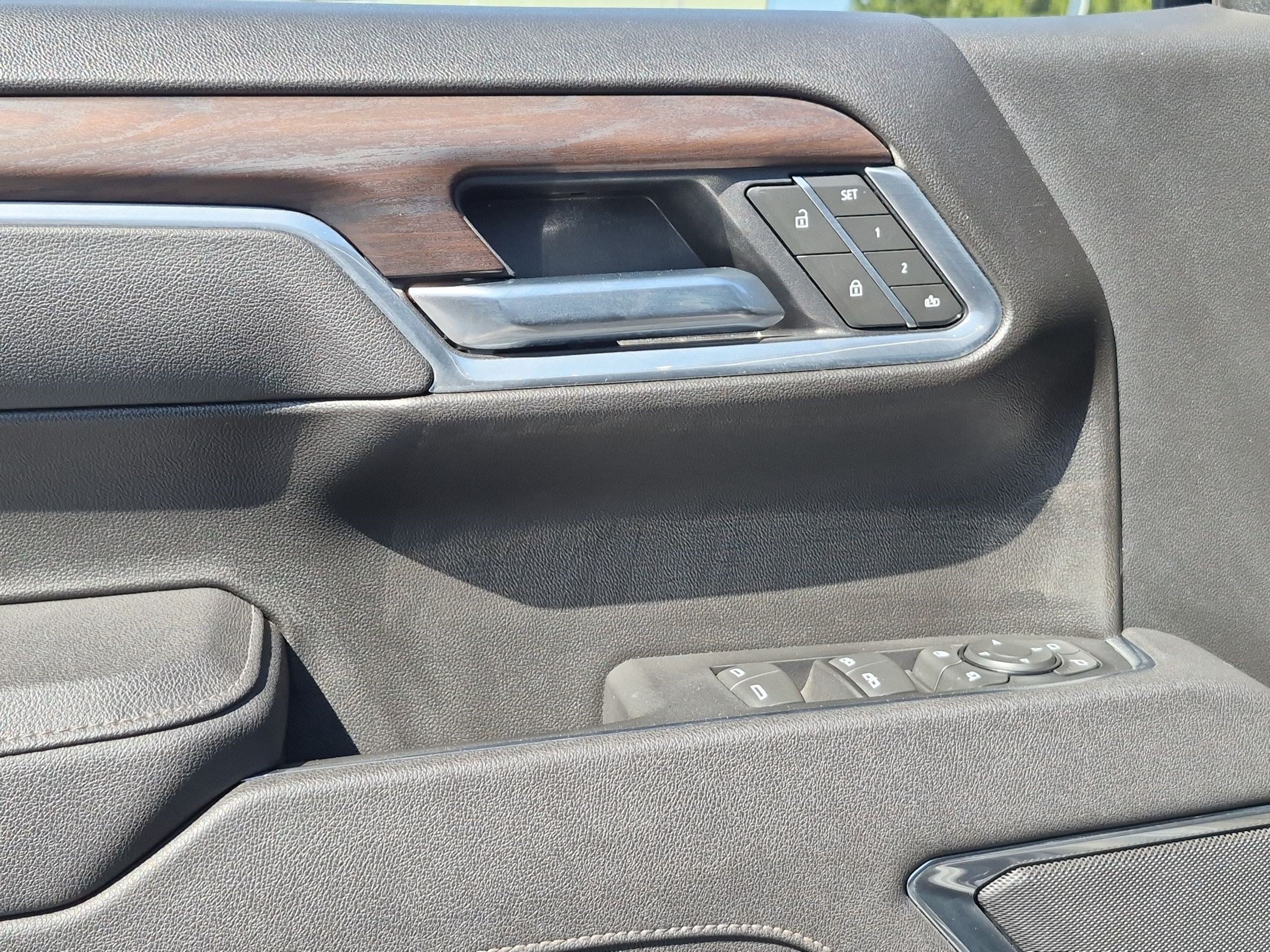 Used 2025 GMC Sierra 1500 SLT AWD/4WD image 13