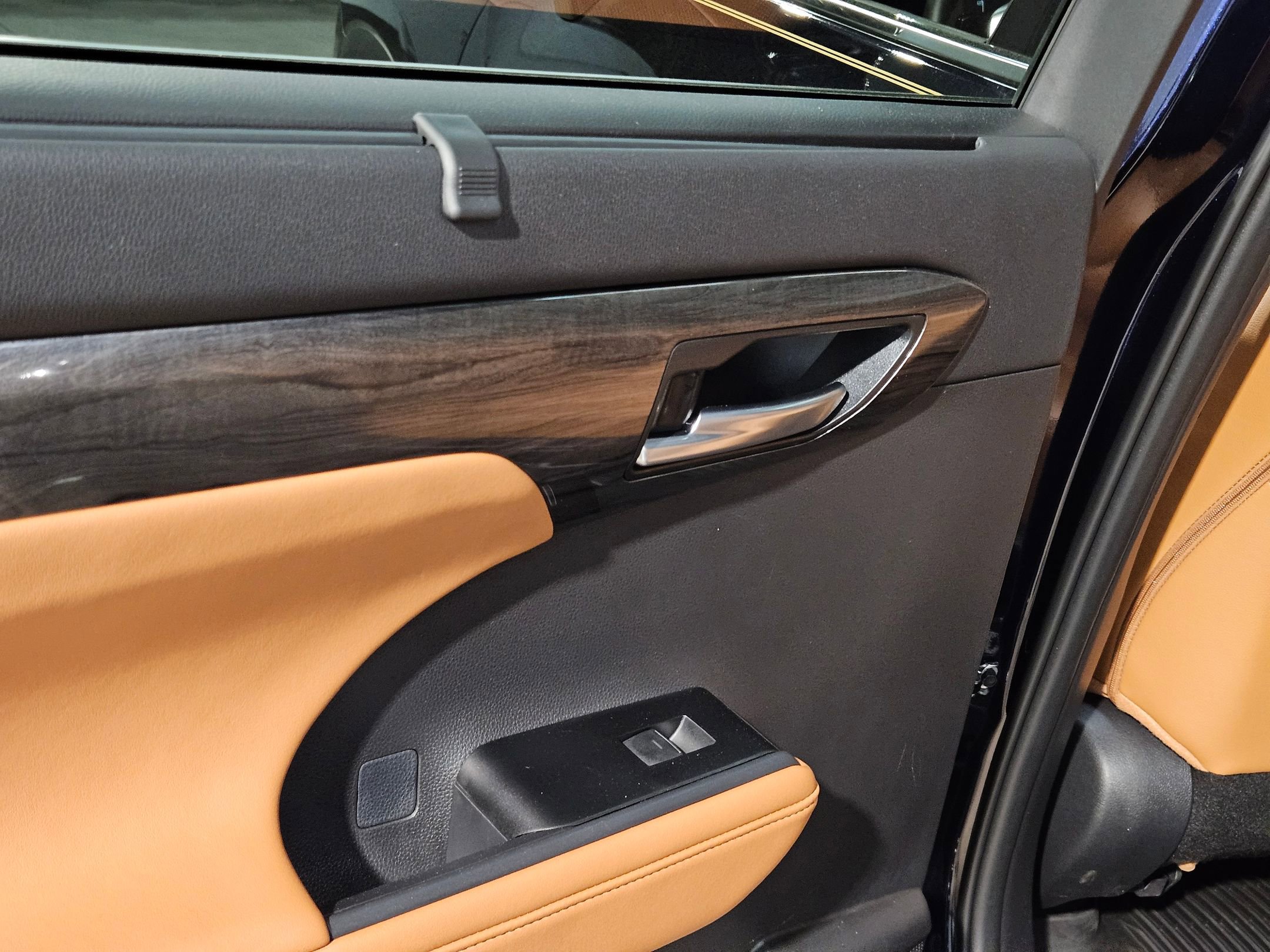 Certified 2025 Toyota Highlander Platinum image 36