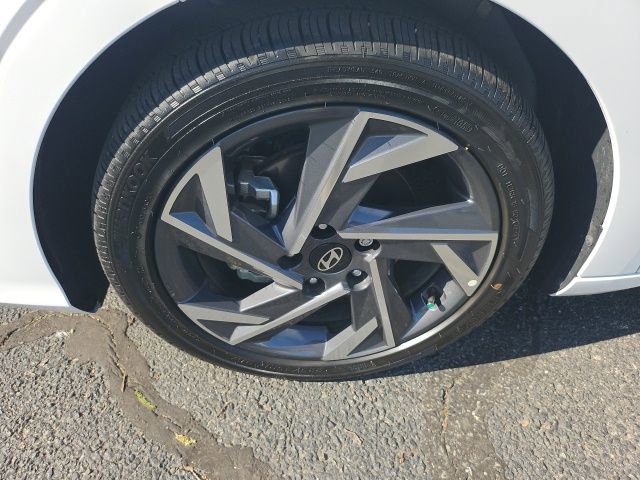 Certified 2025 Hyundai Elantra Limited image 20