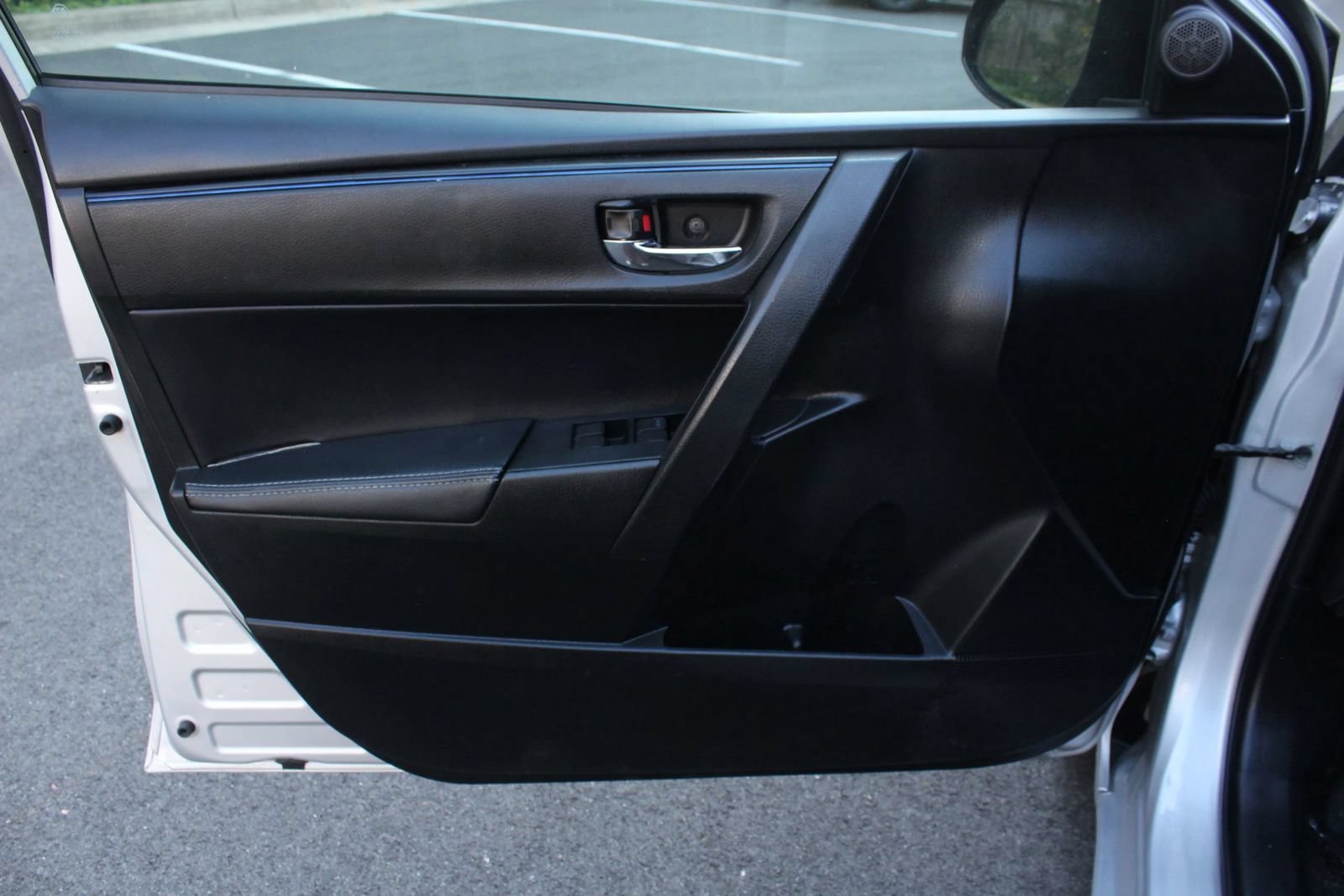 Used 2017 Toyota Corolla SE FWD image 15
