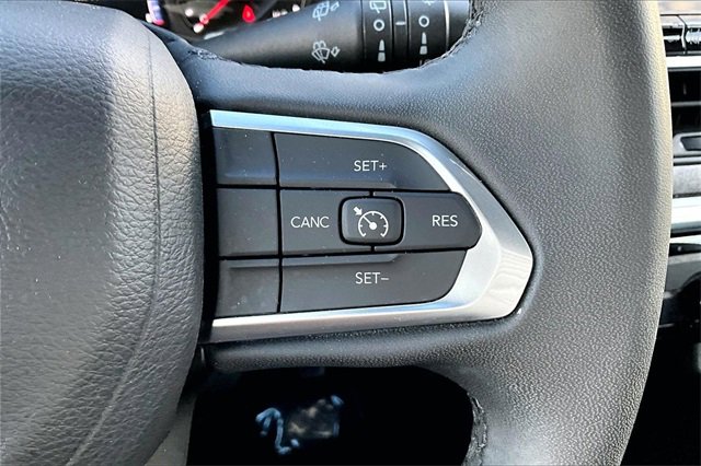 Used 2024 Jeep Compass Latitude image 11