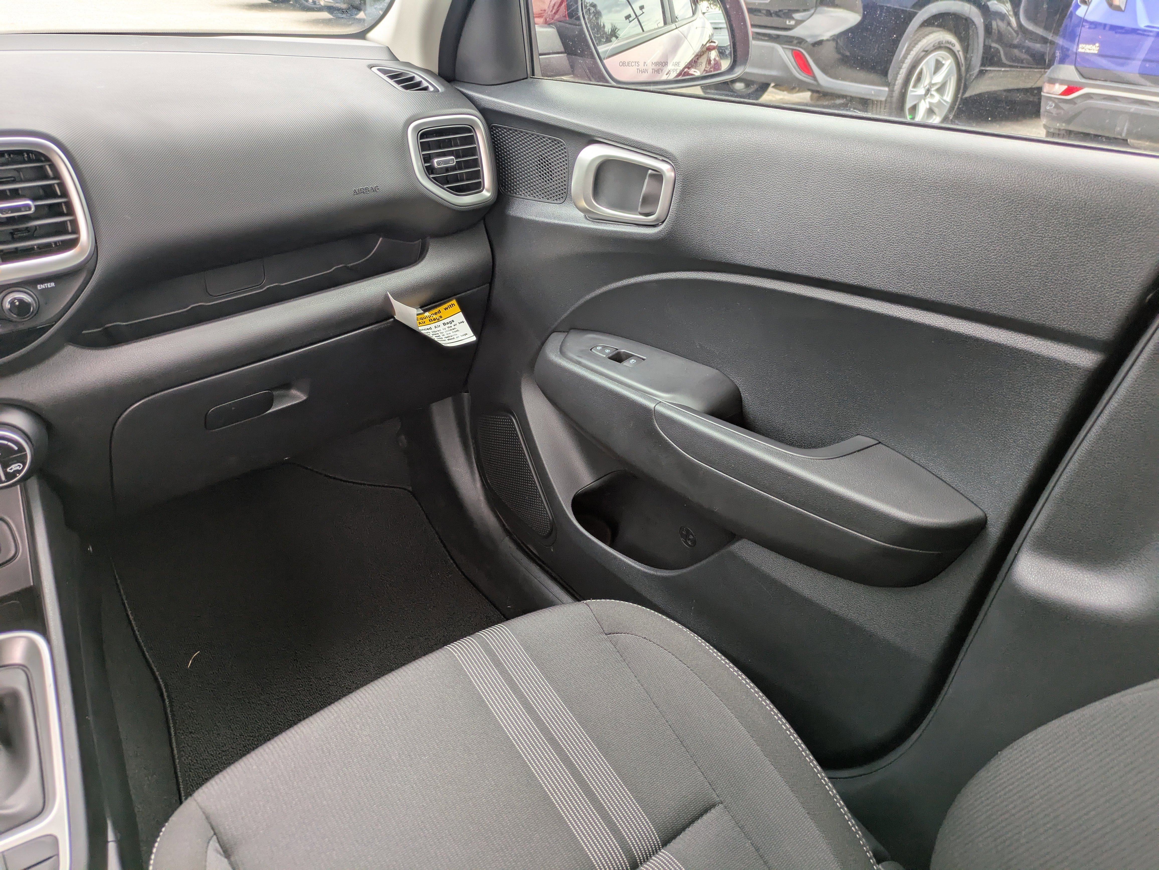 Certified 2025 Hyundai Venue SEL image 15