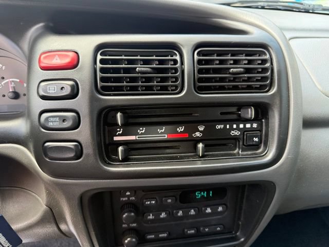 Used 2002 Chevrolet Tracker LT RWD image 26