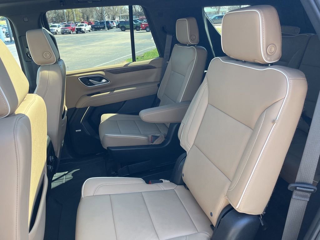 Used 2024 Chevrolet Tahoe Premier AWD/4WD image 14